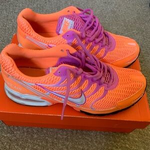 Very Good Condition! Women’s Nike AirMax Torch 4, Size 11.
